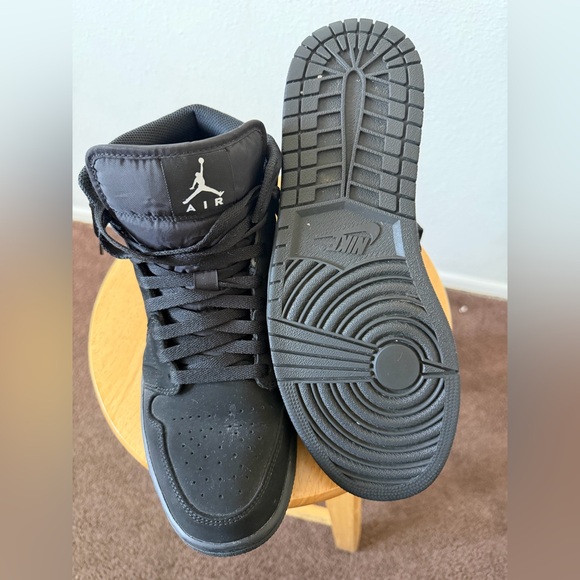 Air Jordan Black 1 mid Sneakers - Picture 7 of 8